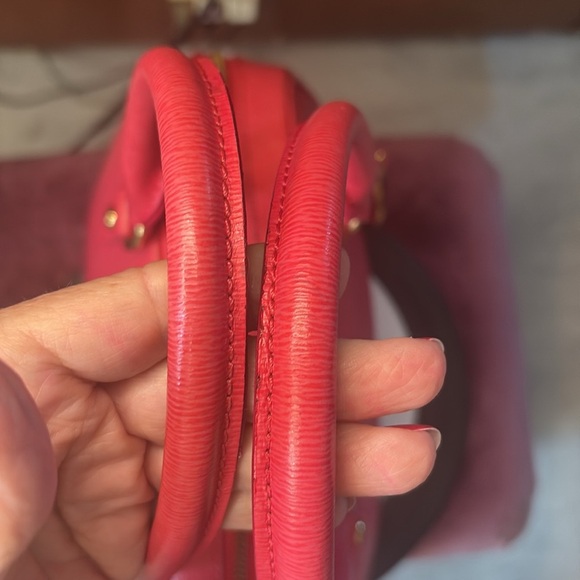 Ralph Lauren   Satchel   Leather like Epi  Pink  Goldtone hardware  Beautiful - Picture 16 of 16